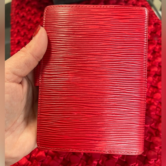 Authentic LOUIS VUITTON Red Epi Agenda cover/Wallet - Picture 3 of 13